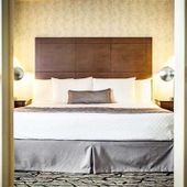 Monte Carlo Inns photo of: Deluxe Jacuzzi Suite